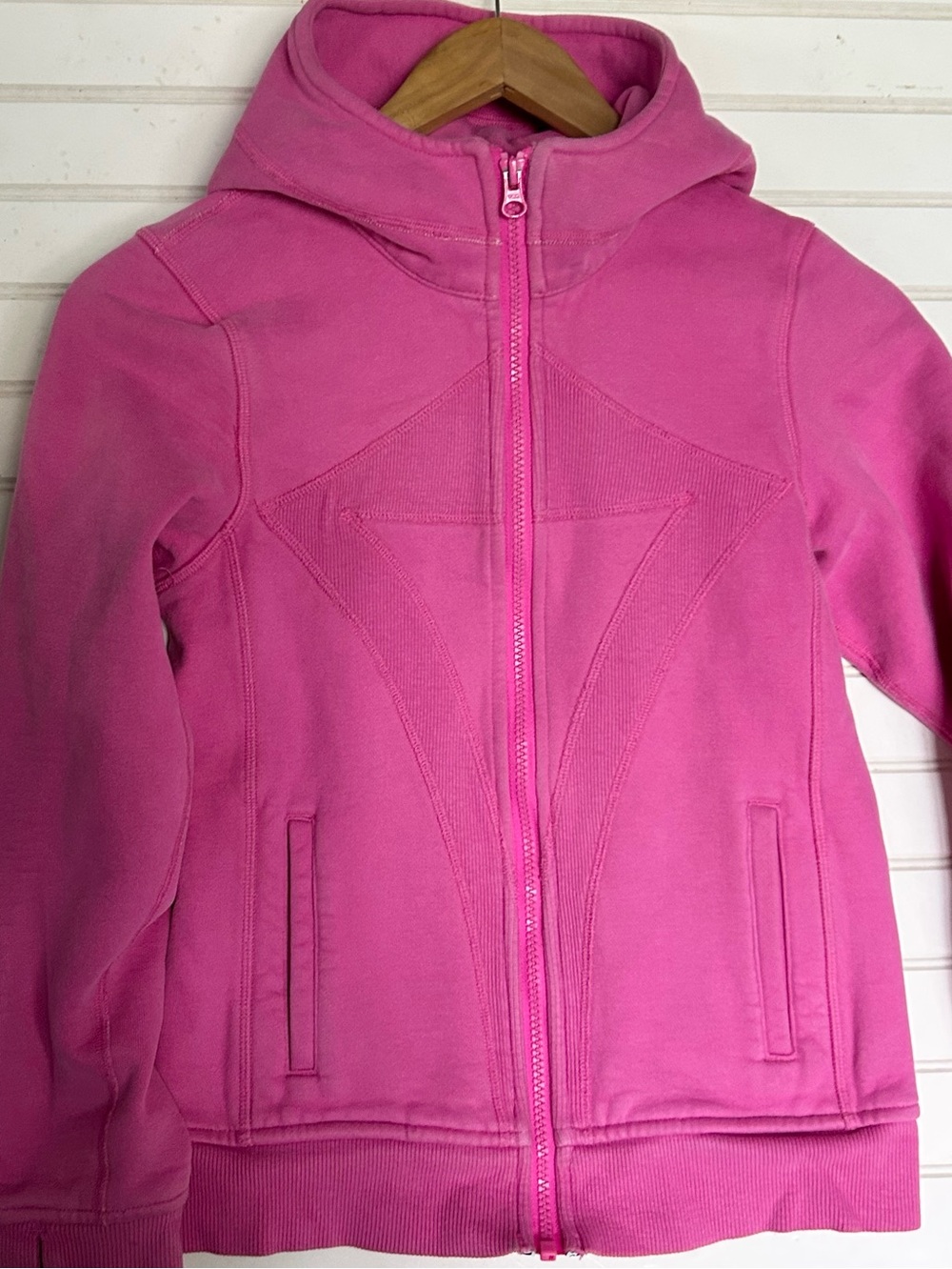 IVIVVA by LULULEMON girls size 10 sweatshirt